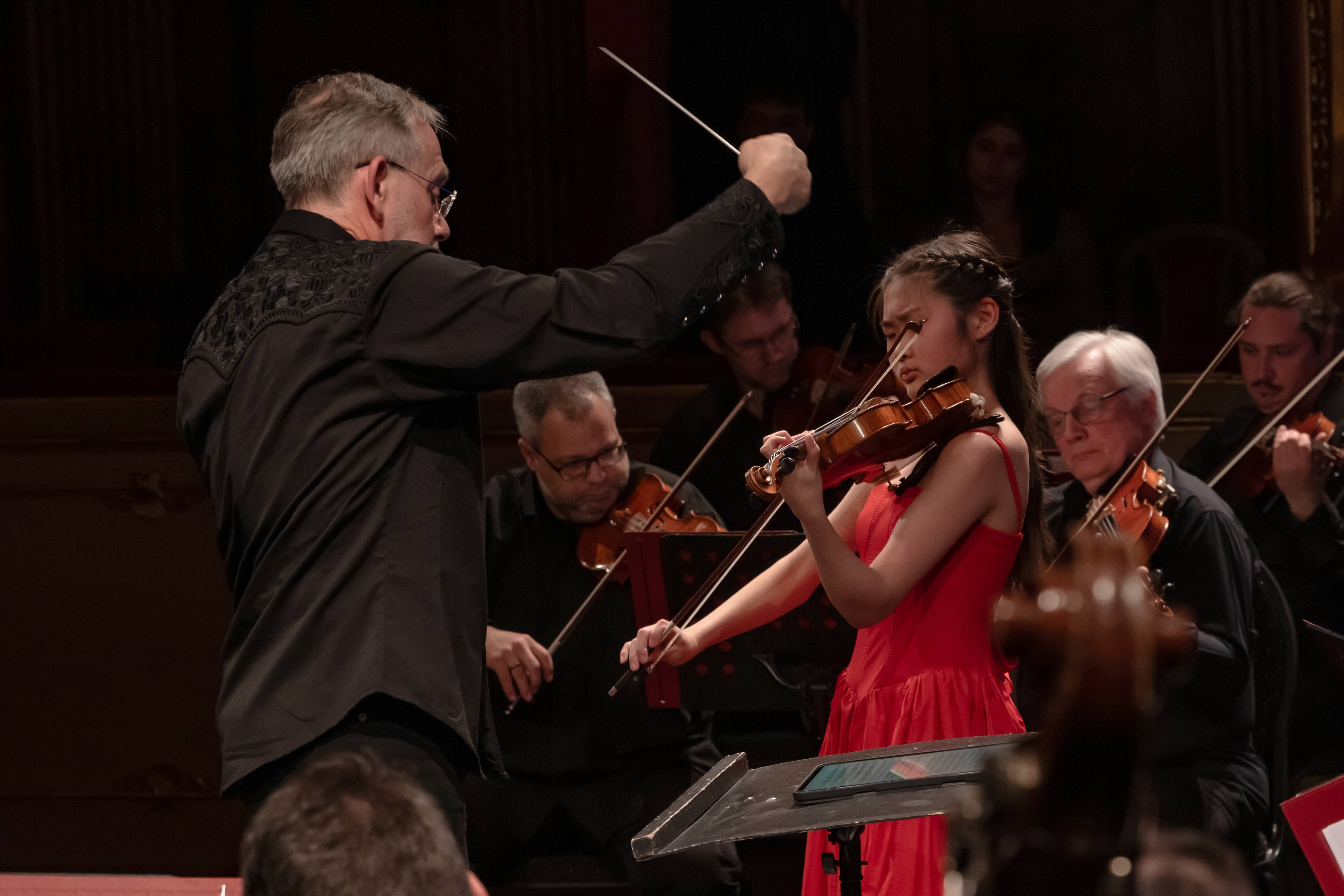Laura Jin violin with Benjamin Loeb conductor